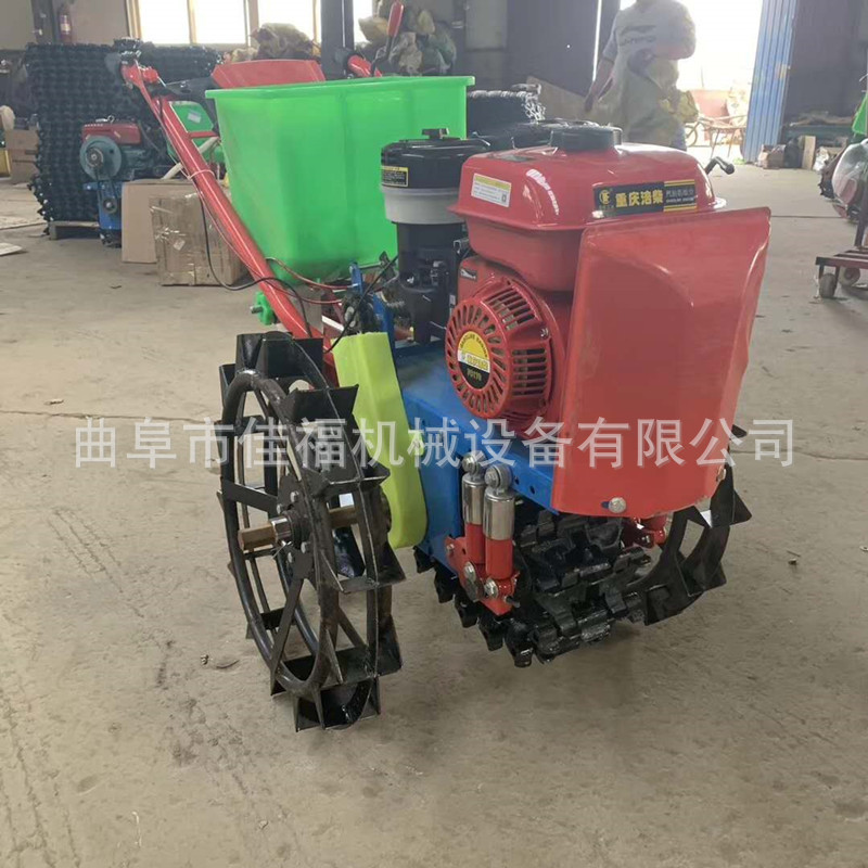 履帶開溝機(jī)6_副本.jpg