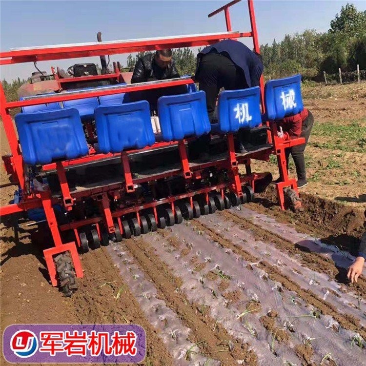 軍巖機(jī)械 洋蔥圓蔥移栽機(jī) 支持定做 商家直營(yíng) 多行同步作業(yè)