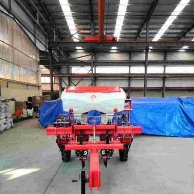 免耕播種機(jī)使用機(jī)械代替原來(lái)的人工播種施肥耕地一步完成